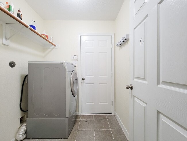 Building Photo - This is a cute 1 story 3 bedroom 2 bath of...