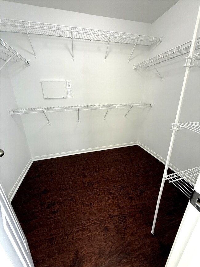 Building Photo - 6023 Barany Ct