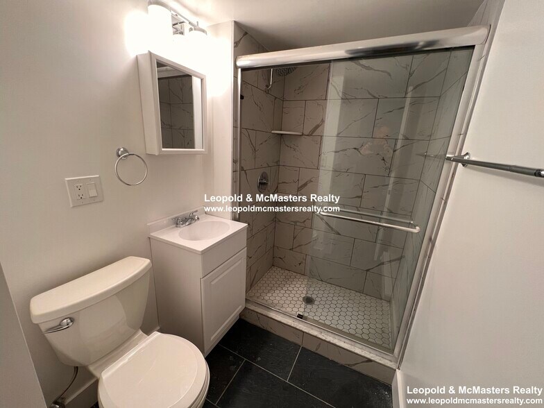 Building Photo - 67 Park Dr