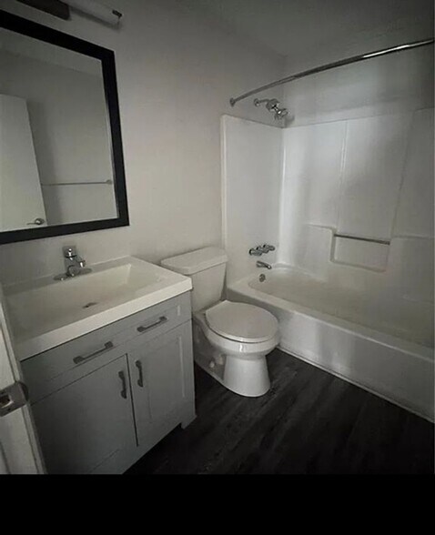 Building Photo - 5197 Woodmont Dr