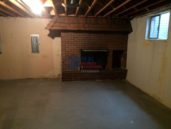 Building Photo - 2416 S Jasmine St