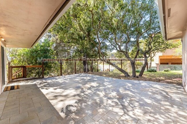 Building Photo - 1 El Caminito