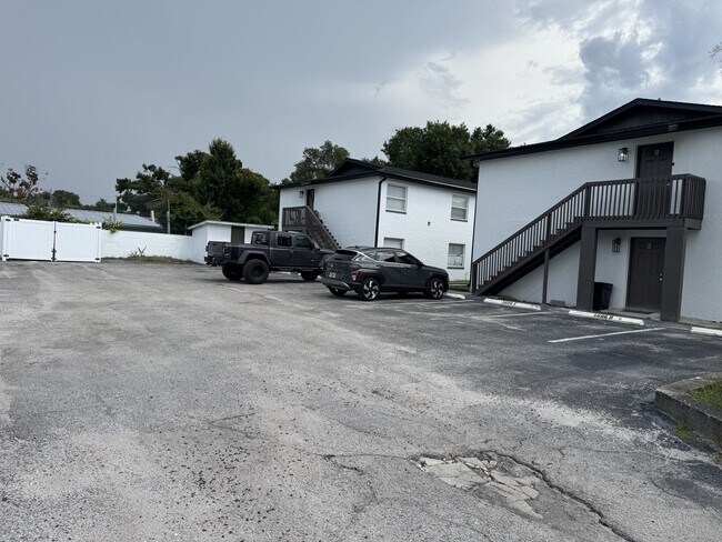 Building Photo - 5608 S Manhattan Ave