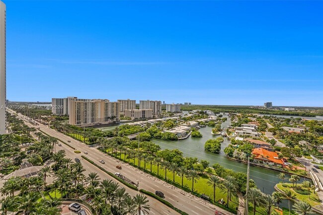 Building Photo - 16275 Collins Ave