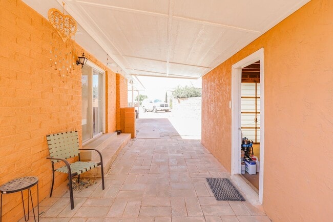 Building Photo - Roomy 3 Bedroom Home with Two Living Spaces