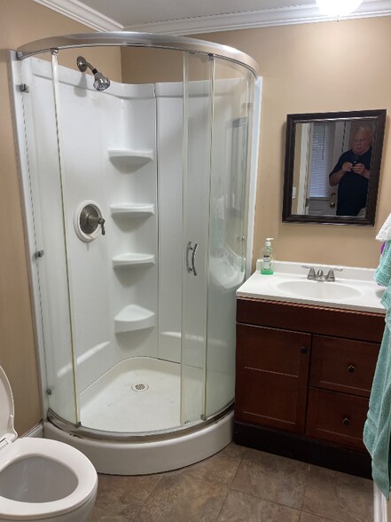 Building Photo - 231 Parkview Dr