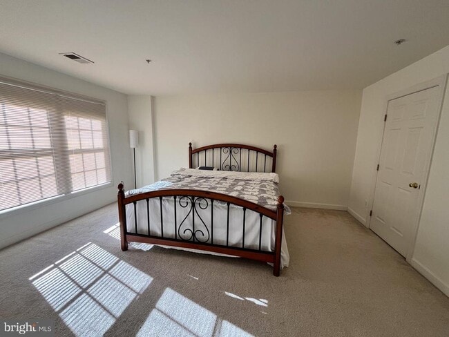 Building Photo - 8179 Skelton Cir