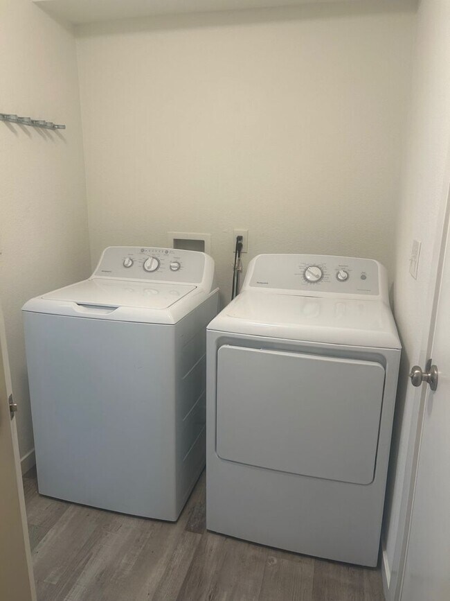 Building Photo - 3 bedroom 2.5 bathroom beautifully updated duplex in Concord at $3,375 per month available!