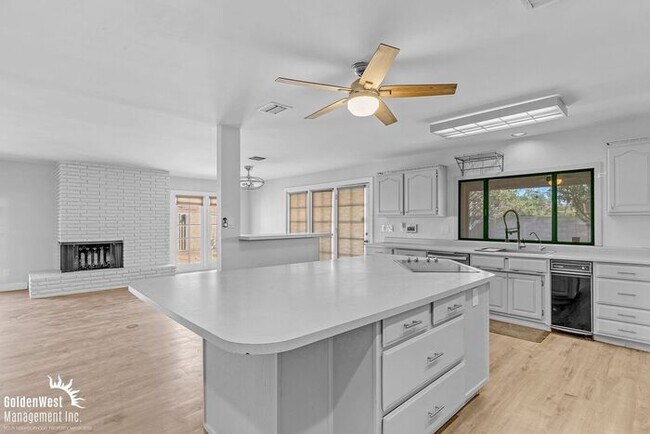 Building Photo - Modern 3Bdm 2Ba Meets Classic Charm with Pool