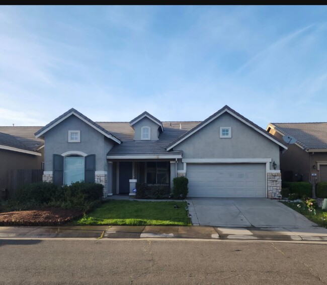 Primary Photo - MAY MOVE IN SPECIAL - $500.00 off 2nd Month