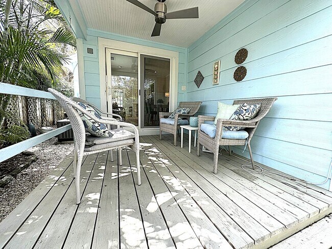 Building Photo - GULFPORT FURN. COTTAGE 2/2 EIGHT MONTH RENTAL MAY 1, 2026-JAN. 3, 2027