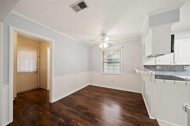 Building Photo - 5215 Cheena Dr