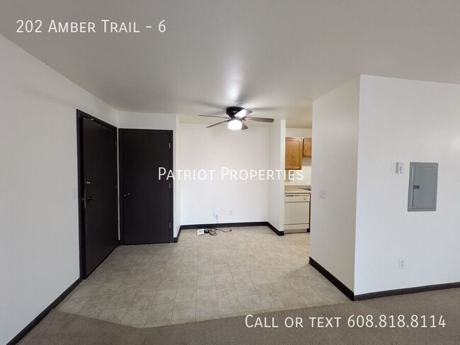 Building Photo - 2 bedroom/ 1 bath apartment in Sun Prairie...