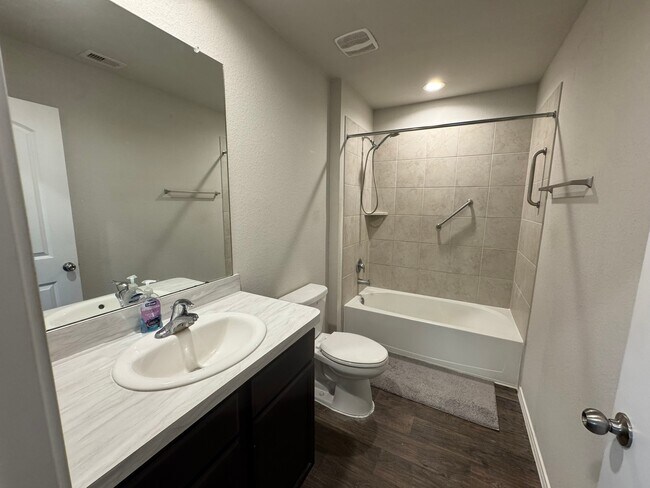 Building Photo - 2407 Poplar Copse Ct