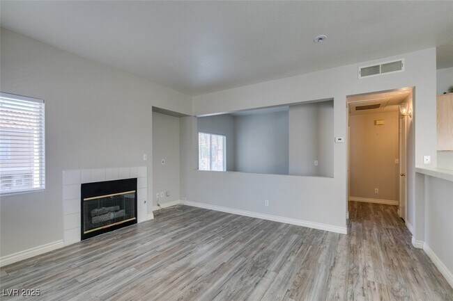 Building Photo - 251 S Green Valley Pkwy