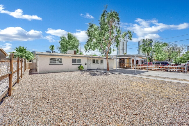 Building Photo - 2221 Santa Clara Dr