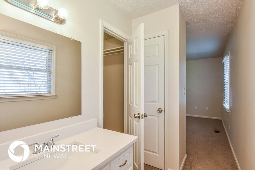 Building Photo - 169 Chanel Dr