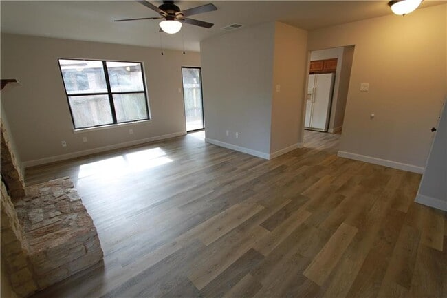 Building Photo - 6505 Columbia Oaks Ct