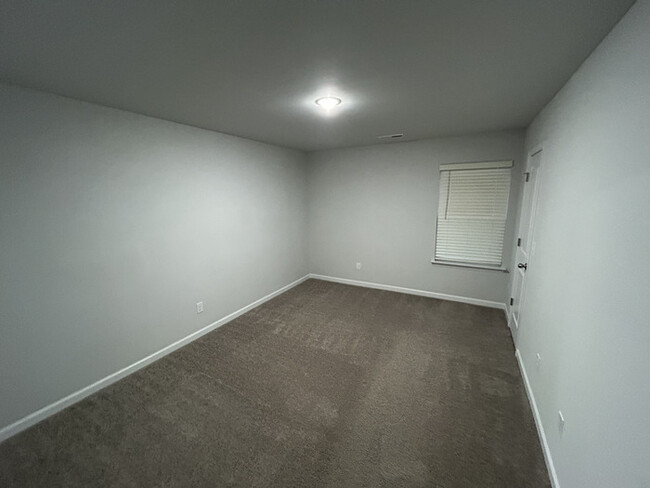 Building Photo - 6031 Villa Ford Ln