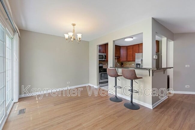 Building Photo - 1851 Fox Run Dr