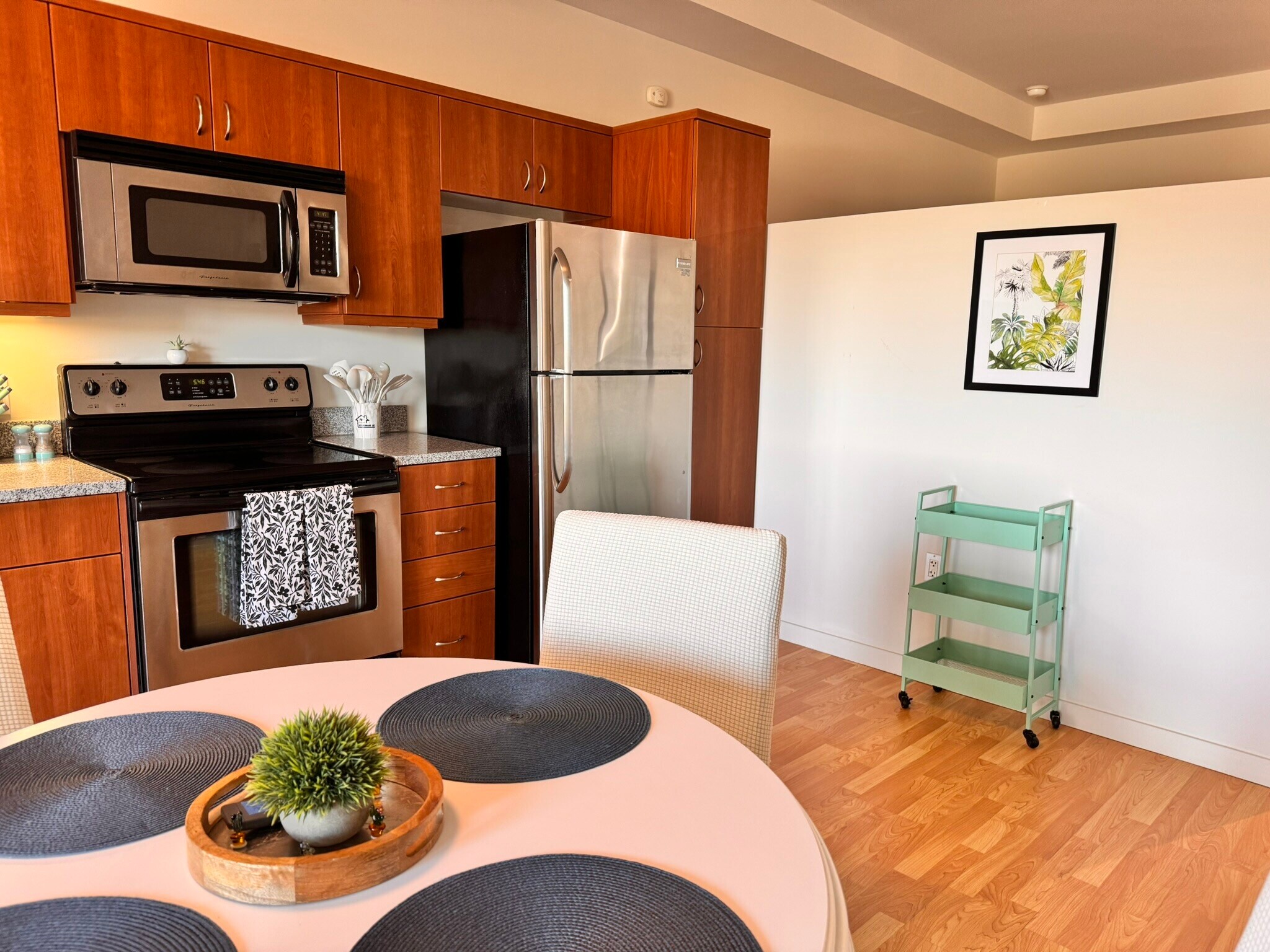 Building Photo - 889 Date St