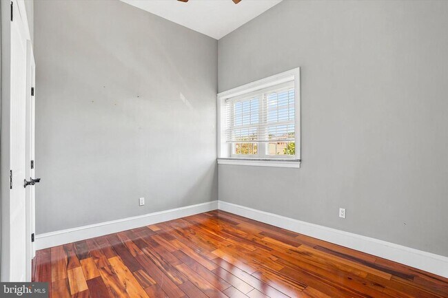 Building Photo - 738 S 11th St