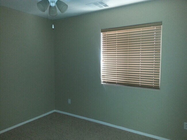 Building Photo - Rare 6 Bed, 3.5 Bath Home in San Tan Valley