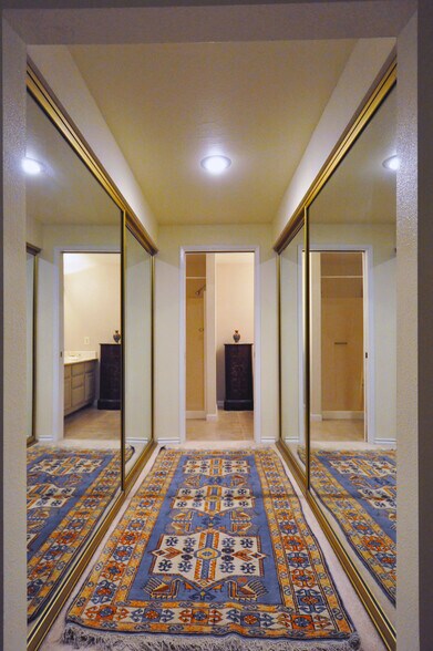 Master bedroom closets - 16929 Inglewood Rd NE