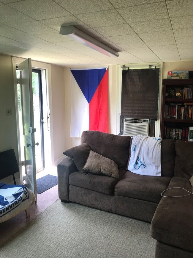 Building Photo - 620 W 24th St