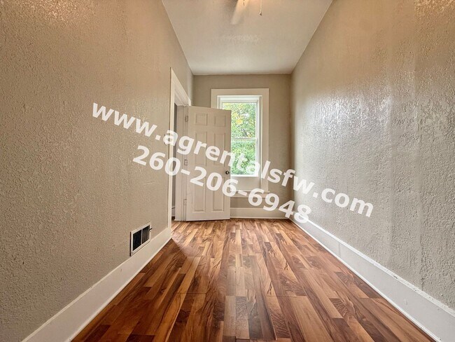 Building Photo - 310 W Dewald St