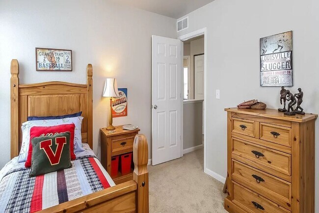 Building Photo - Immediate Occupancy Available!