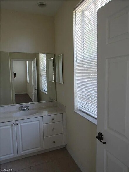 Building Photo - 3254 Tamara Dr
