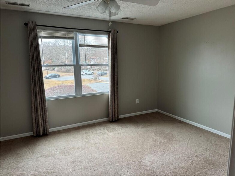 Building Photo - 34 Fairway Dr