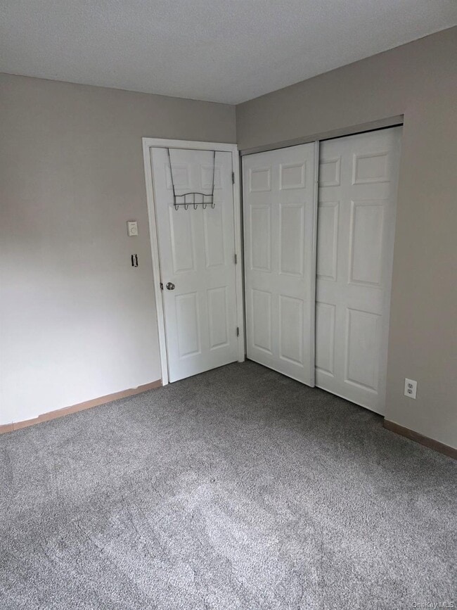 Building Photo - 4 Hudson Heights Dr