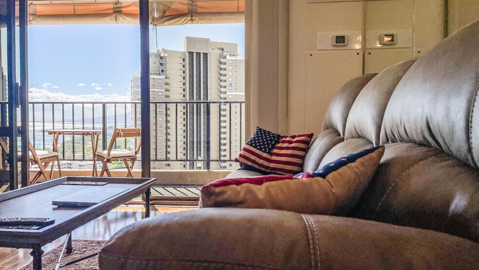 Building Photo - 411 Hobron Ln