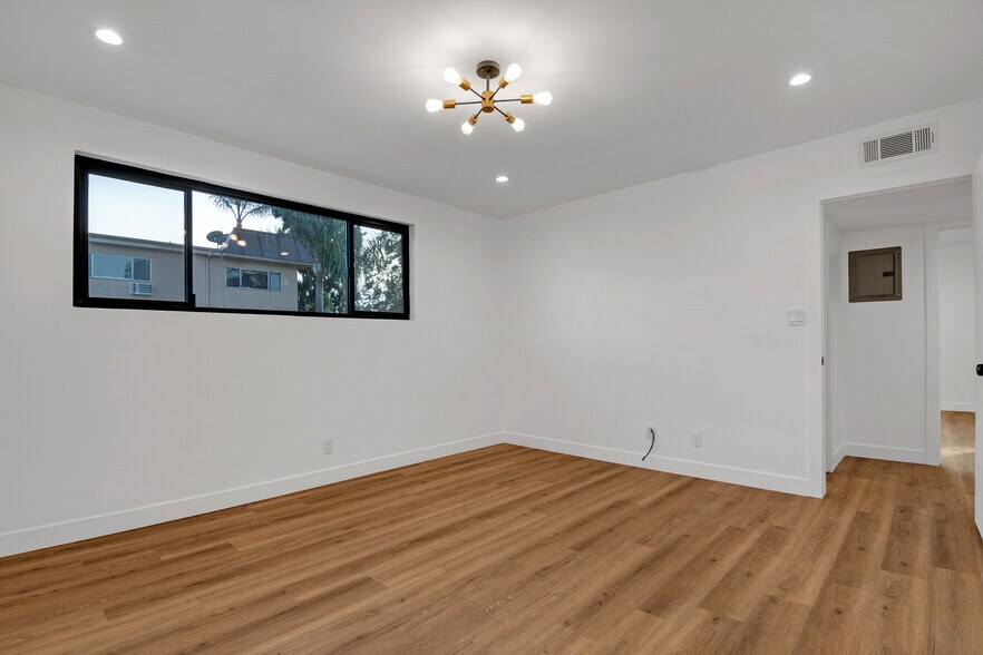 Building Photo - 950 Havenhurst Dr