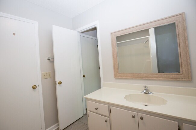 Building Photo - 50 Surry Cir N