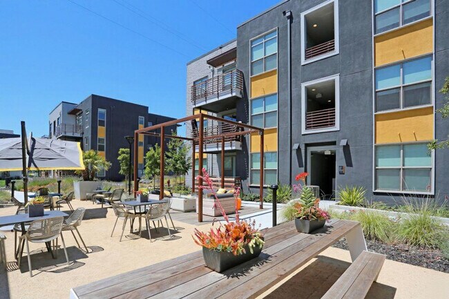 Building Photo - 3645 Haven Ave