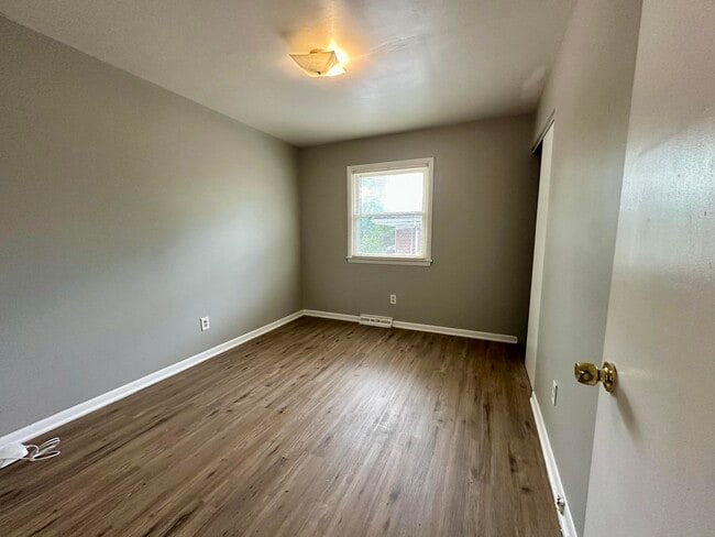 Building Photo - 749 Terrace View Dr