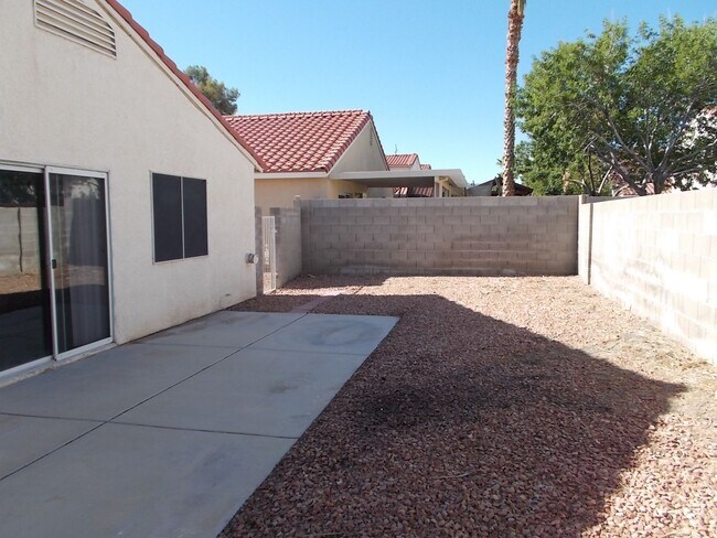 Building Photo - Charming Single-Story Home with 3 Bedrooms...