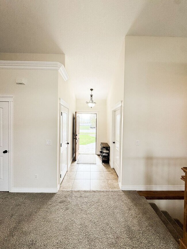 Building Photo - Beautiful Custom Home For Rent In Rexburg!