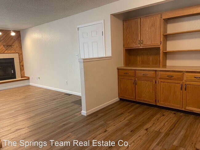 Building Photo - 2 br, 2 bath House - 82 Stovel Circle