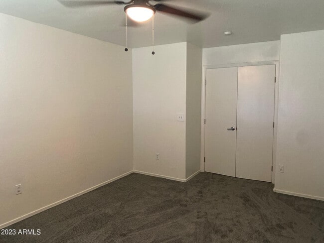 Building Photo - 861 E Glenmere Dr