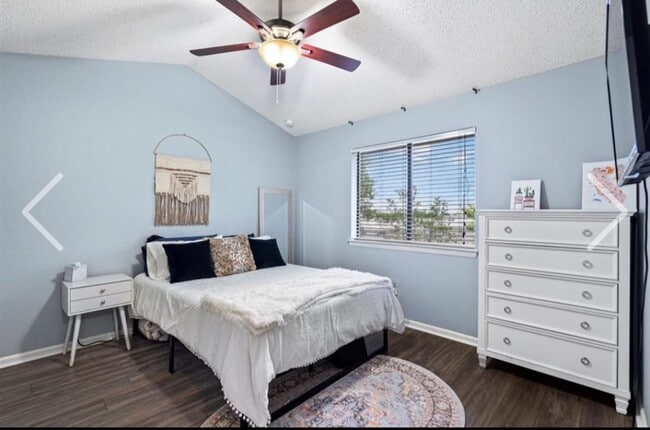 Building Photo - Updated 3-Bed Townhome Oasis in Copperfield | Greenbelt Views, Granite Kitchen & Move-In Ready!
