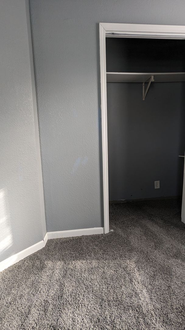 Building Photo - 3 bedroom/2 bath home