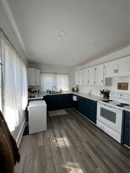 Building Photo - 806 W Broadway St