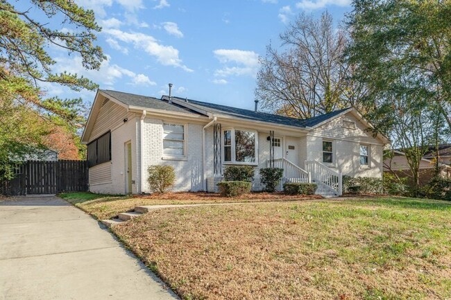 Building Photo - 6701 Lynmont Dr