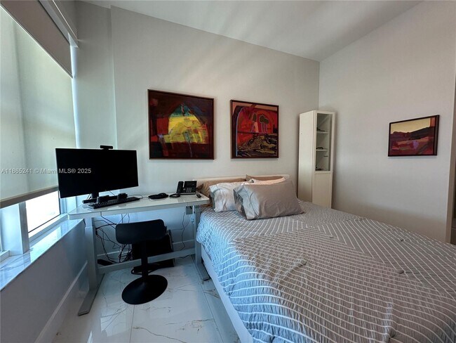 Building Photo - 950 Brickell Bay Dr