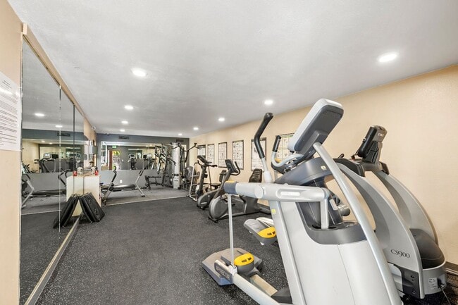 Building Photo - Mission Valley 1 BR/1 BA Condominium at Ra...