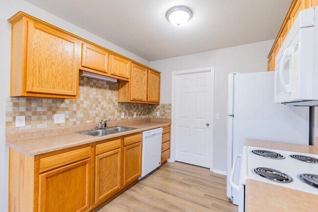 Building Photo - ***6206 SW Meadow Well Avenue***